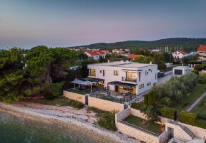 Villas La Mer, Veritas